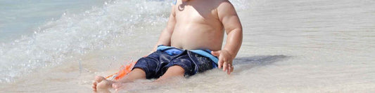 Ein Baby der Sonne aussetzen